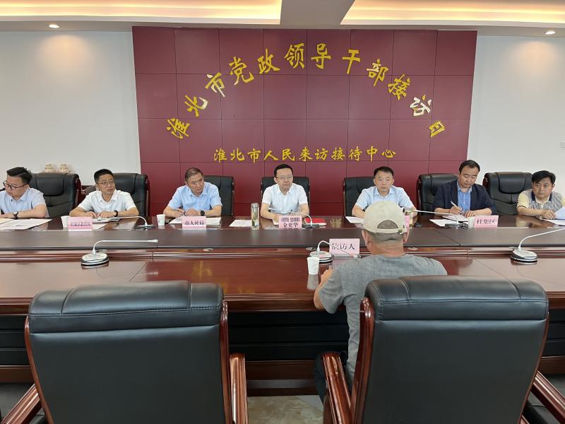 市委常委、组织部部长金更华在市群众来访接待中心开门接访