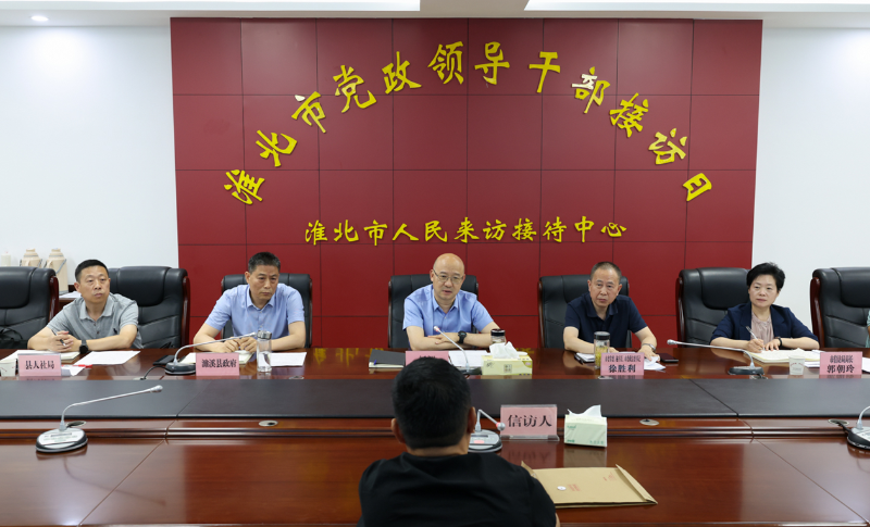 汪华东在开门接访时强调 积极回应群众关切 依法依规排忧解难
