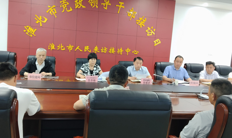 市人大常委会副主任张香娥在市群众来访接待中心开门接访