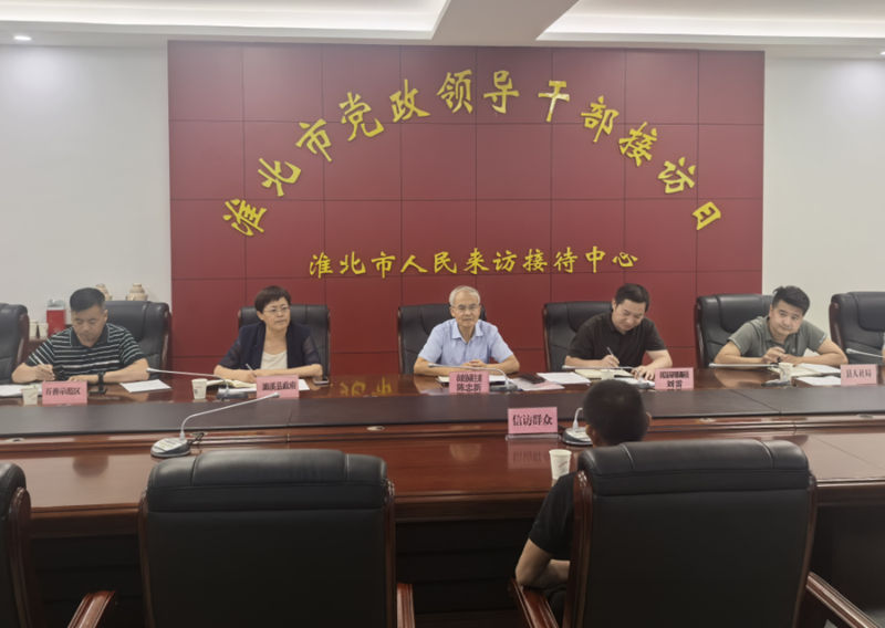 市政协副主席陈忠新在市群众来访接待中心开门接访