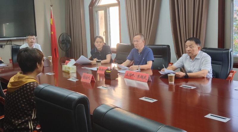 市委常委、秘书长、市委政法委书记徐胜利赴濉溪县濉溪镇带案下访