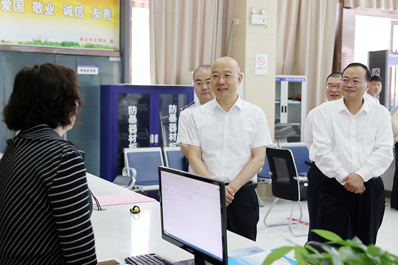 汪华东在带案下访并督导信访积案问题集中整治工作时强调 依法依规解决群众合理诉求 有力有效推动信访积案化解