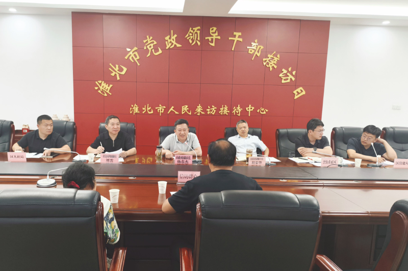 市政府副市长杨春杰在市群众来访接待中心开门接访