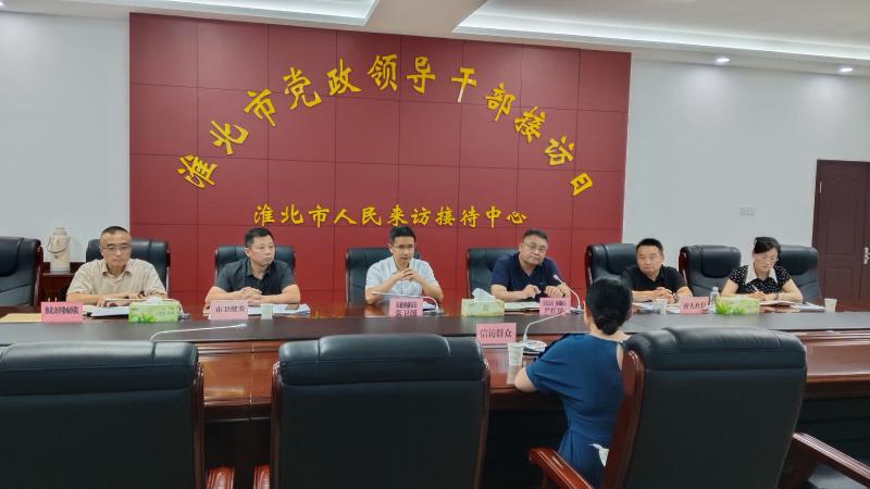 市政府副市长张卫国在市群众来访接待中心开门接访